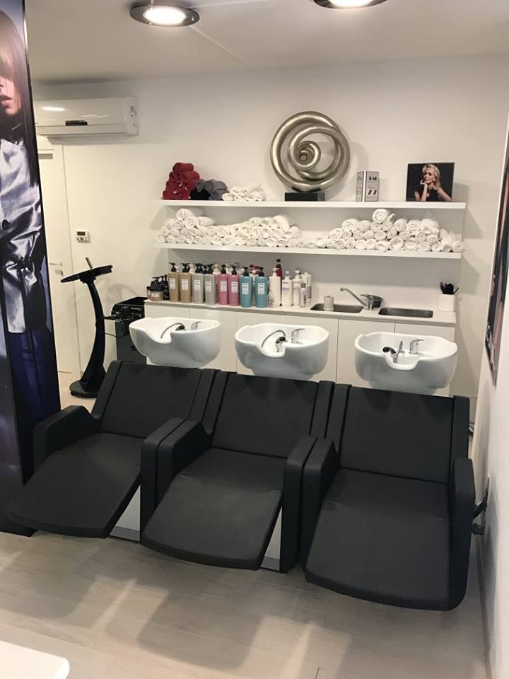 Postazione di lavaggio del salone di parrucchiere