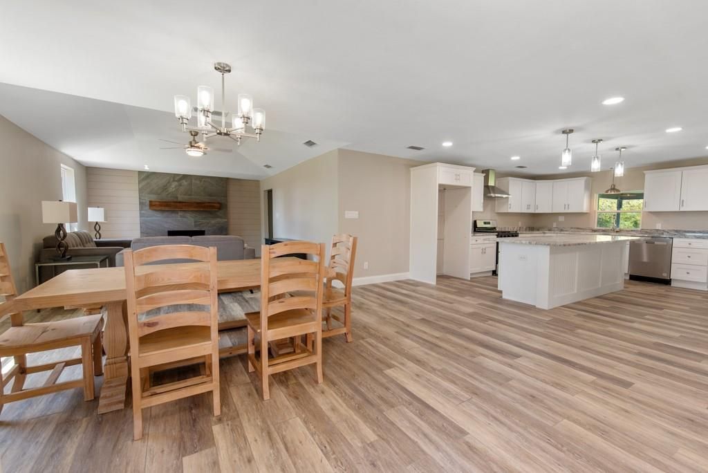 There is a dining room table and chairs in the middle of the room.