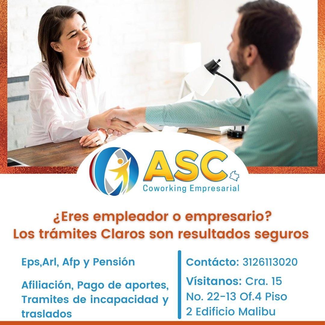 Dos profesionales sonrientes se dan la mano en una oficina, promocionando los servicios empresariales de ASC