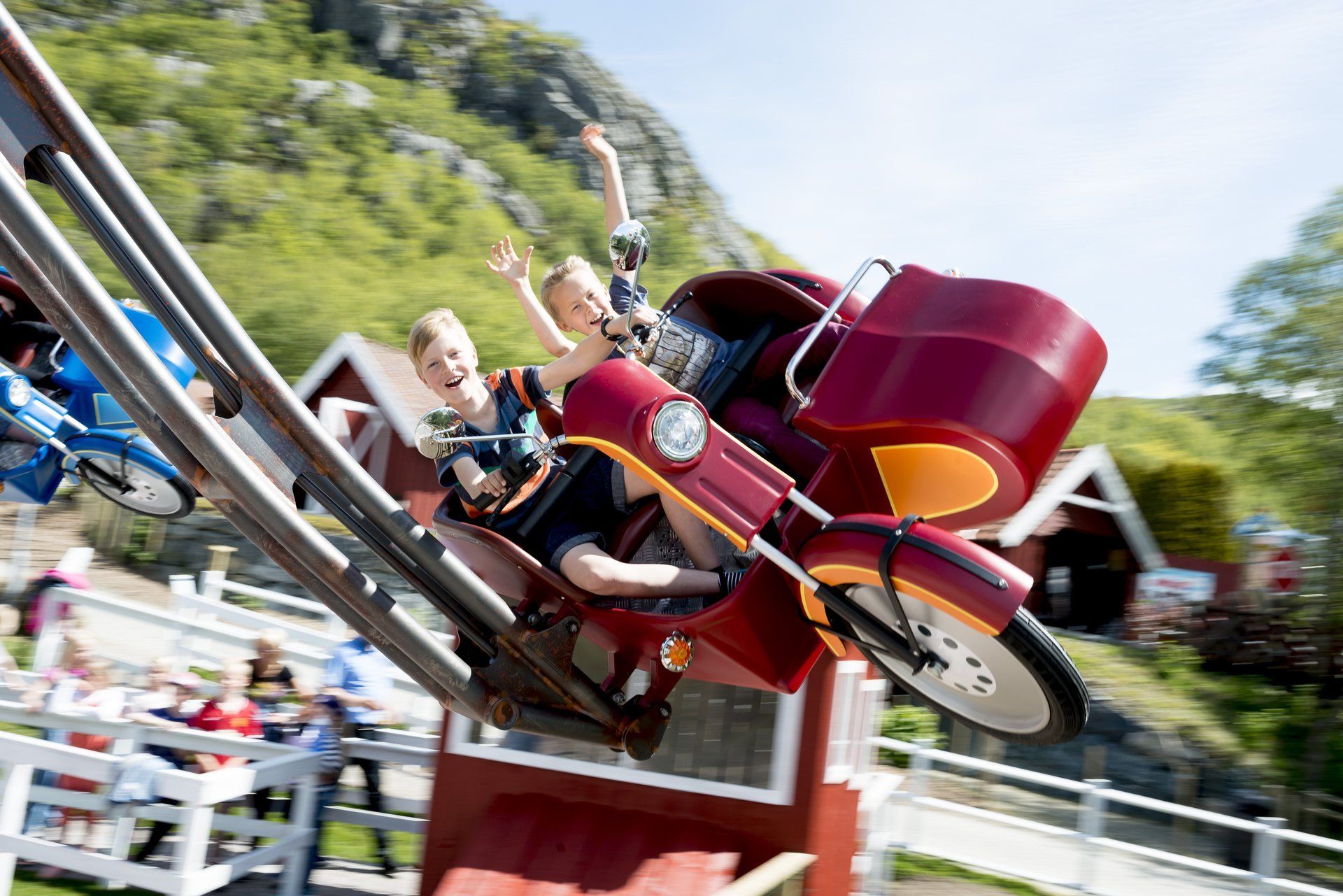 Nappträd i Fåret Shaun Land i Skånes Djurpark