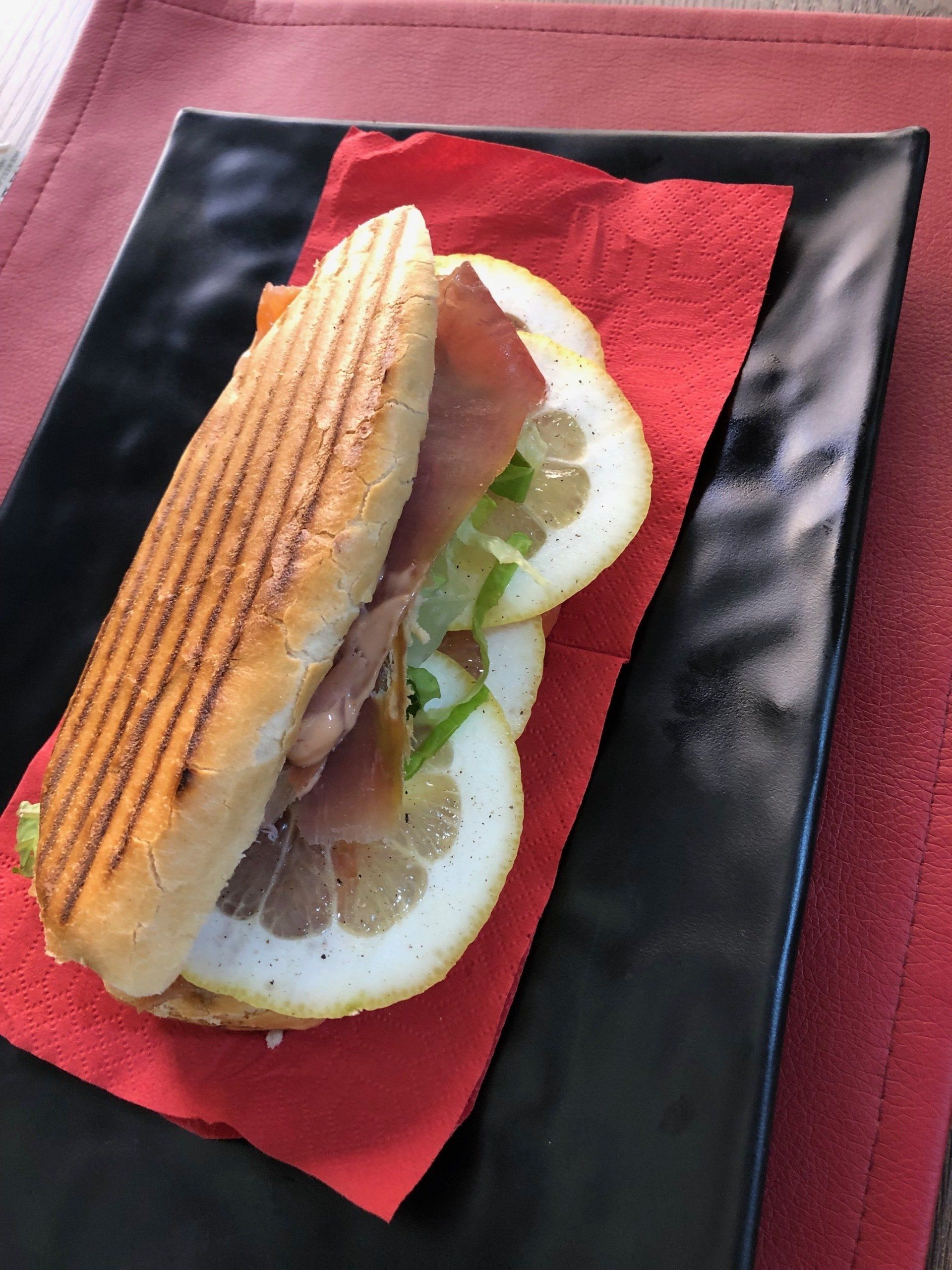 focaccia con prosciutto