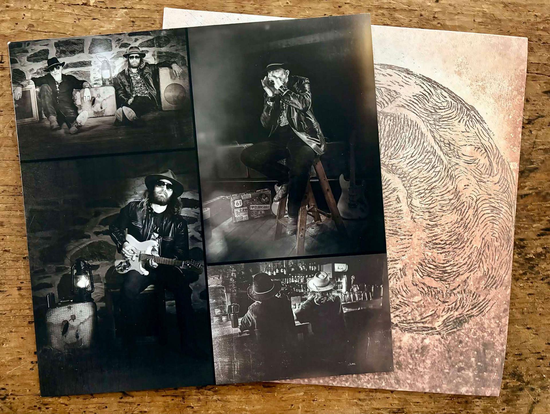 Intérieur de la pochette de l’album de Father N Son. 