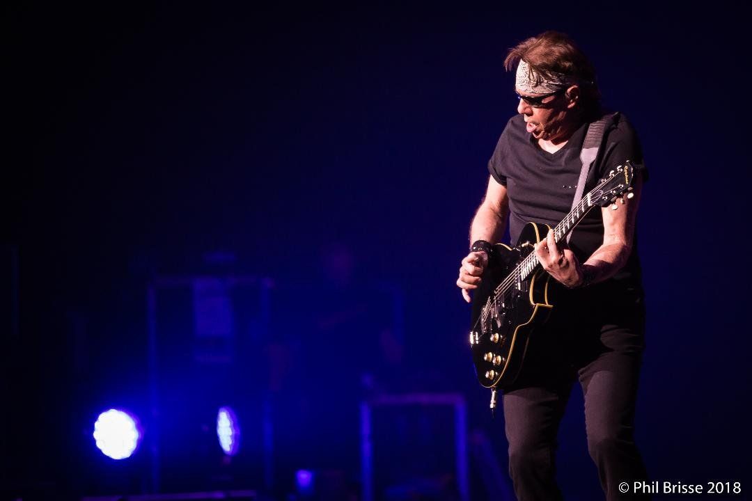 George Thorogood on stage with a spot light shining on him from the floor