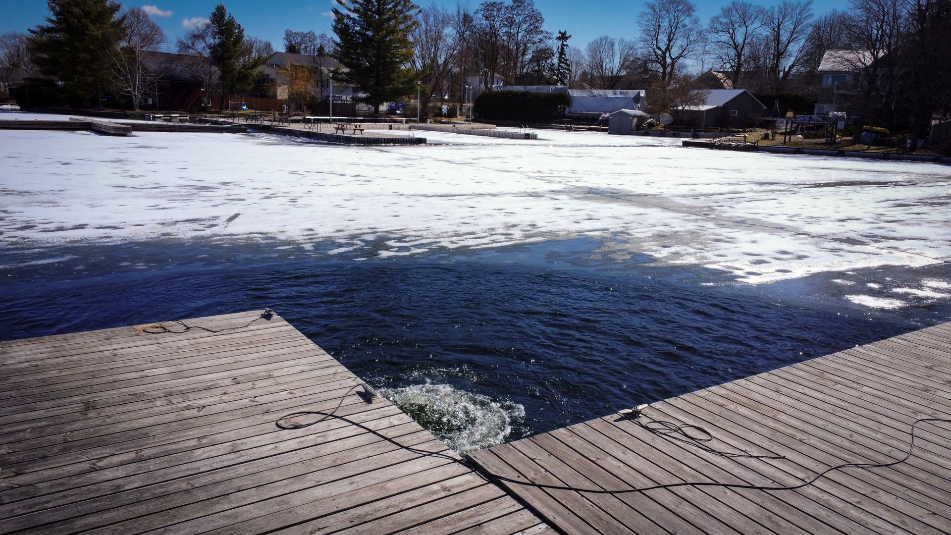 Arbrux de-icer clearing ice near dock