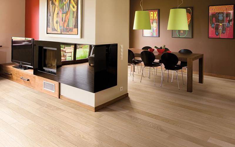 Salotto con parquet in legno
