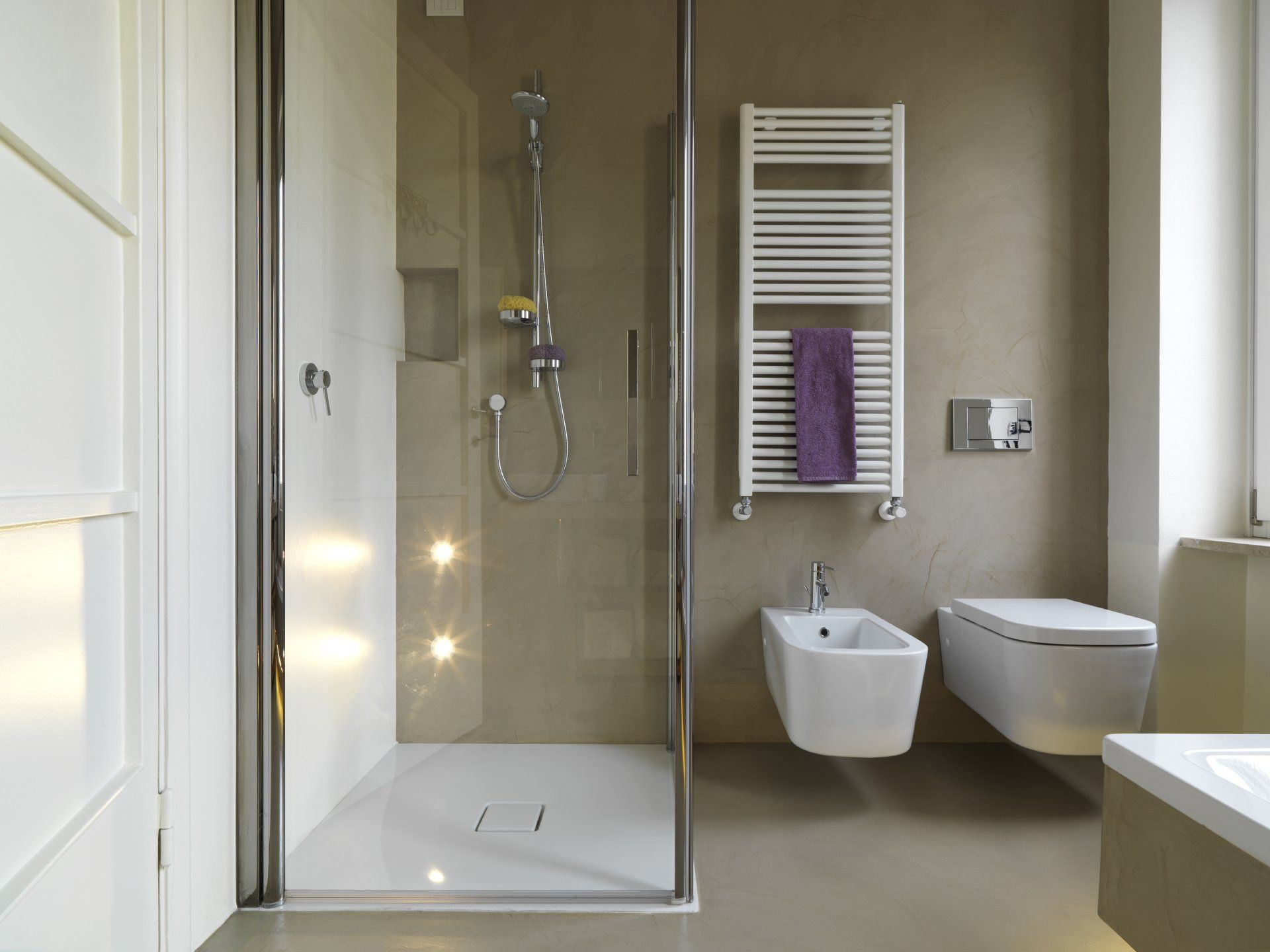 Bagno con box doccia