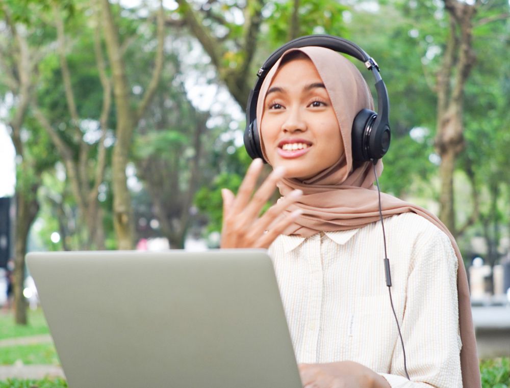 Woman Using Laptop Outdoor — Minneapolis, MN — International Translation Solutions