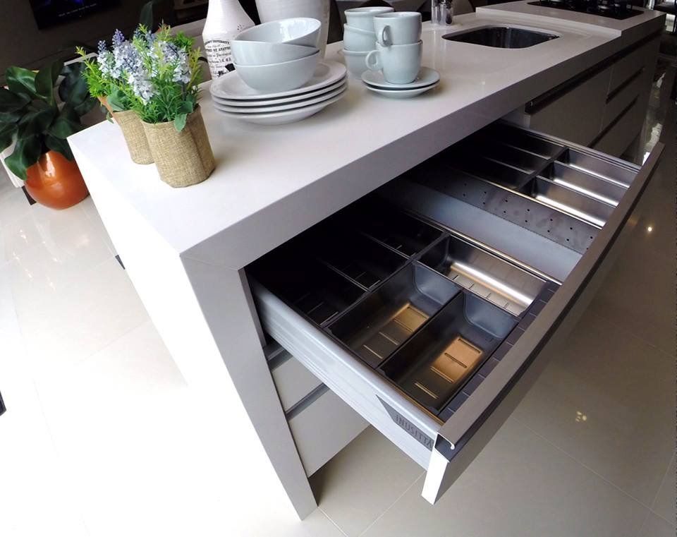 Gavetas com Divisores de Talheres em Inox