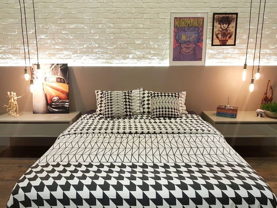 Cabeceira de cama de casal com LED