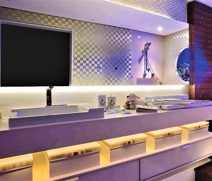 Banheiro Branco com nichos