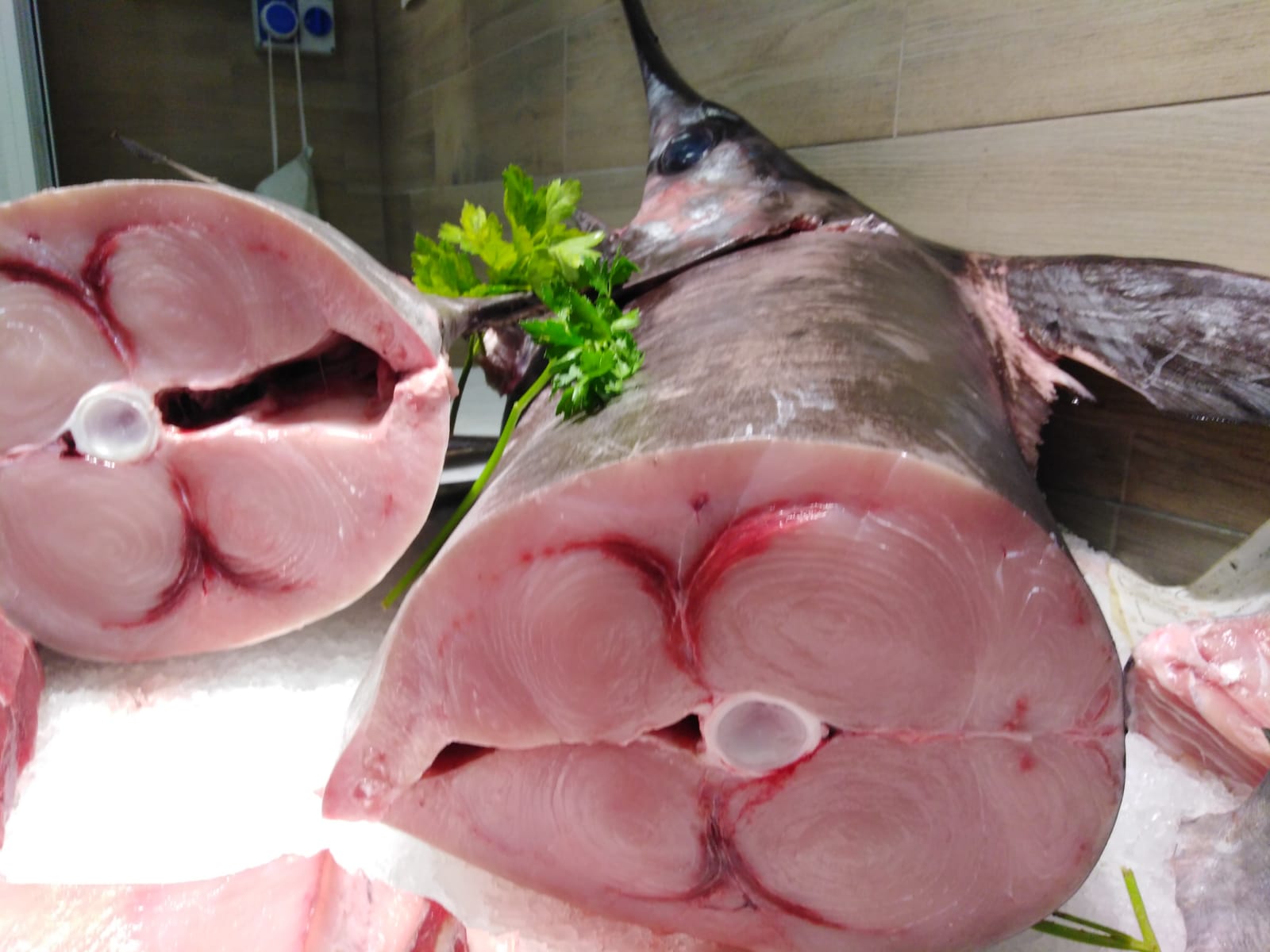 pesce spada tagliato a metà
