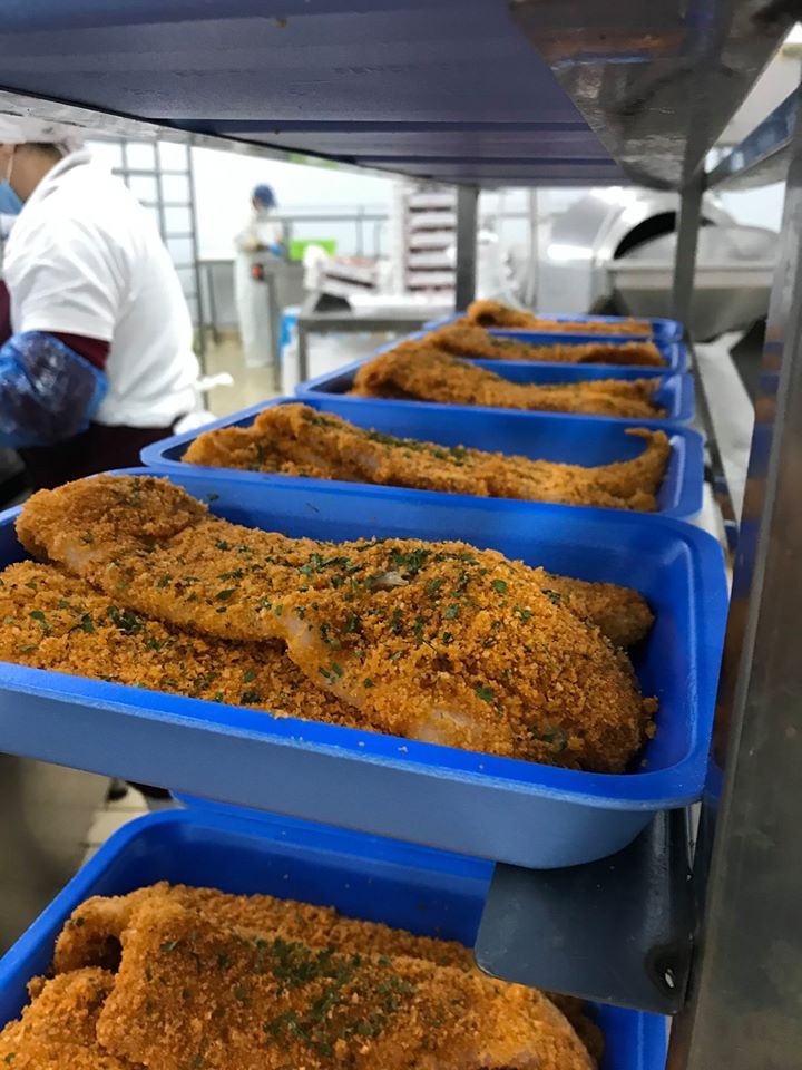 pesce fresco panato in vaschette di polistirolo