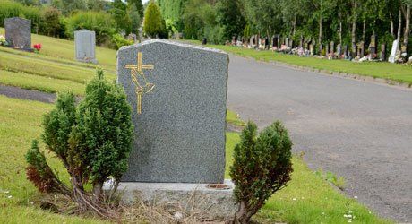 We provide you with unique and thoughtful memorial stones for the deceased