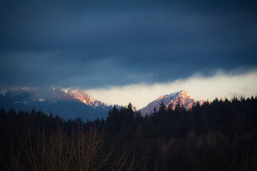 winter cloudy mountain image