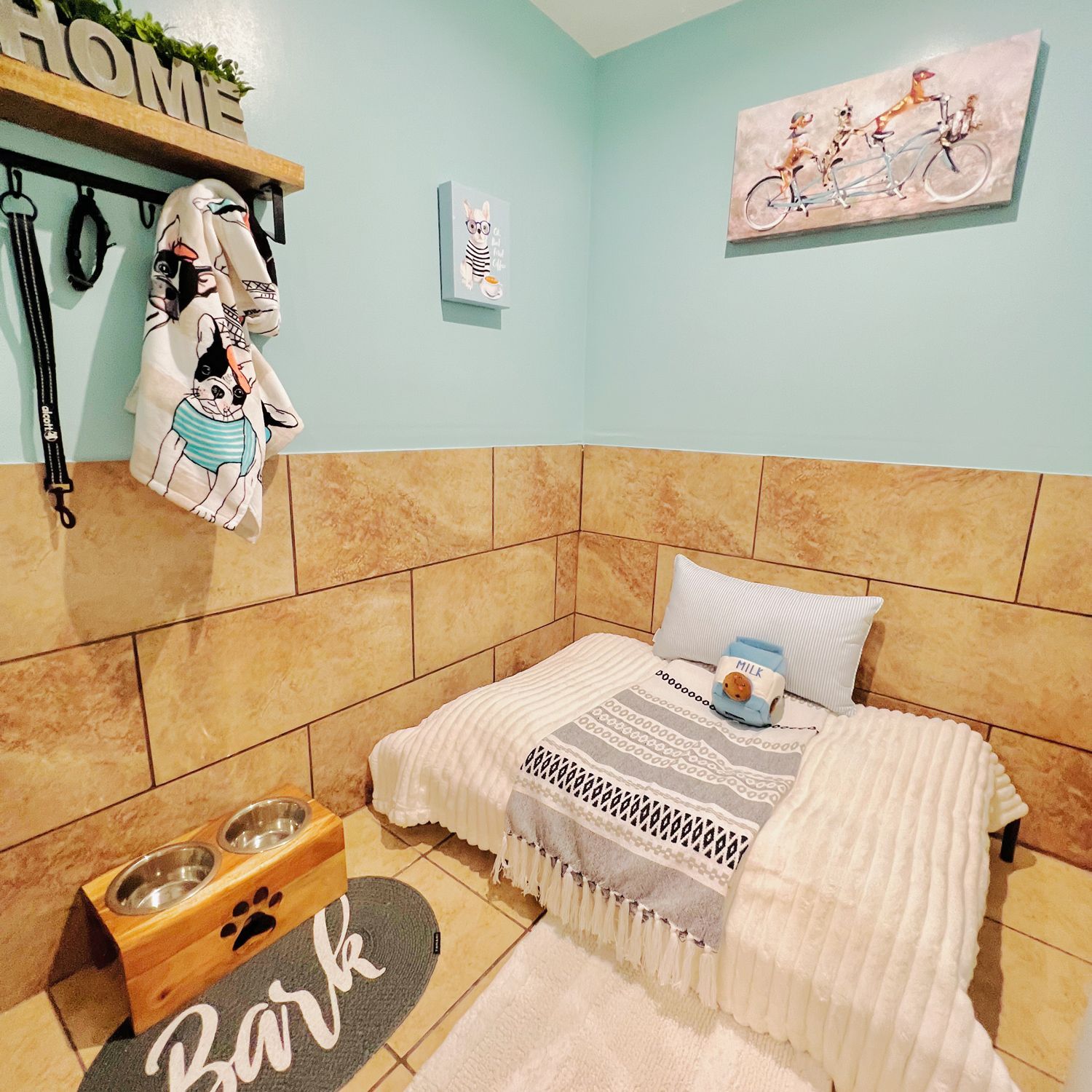 Blissful True Blue pet suite in San Francisco, CA