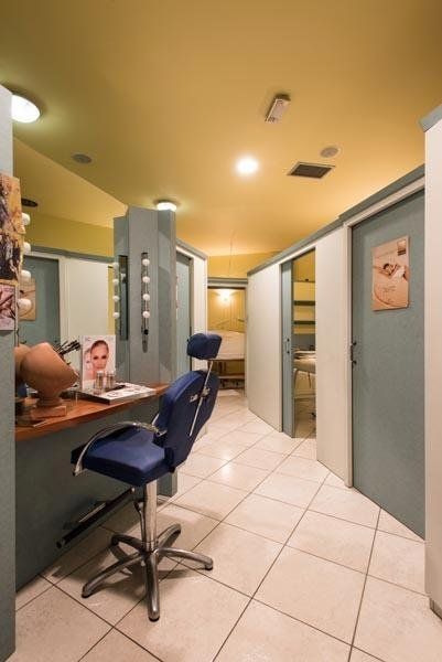 postazioni make up di un centro estetico