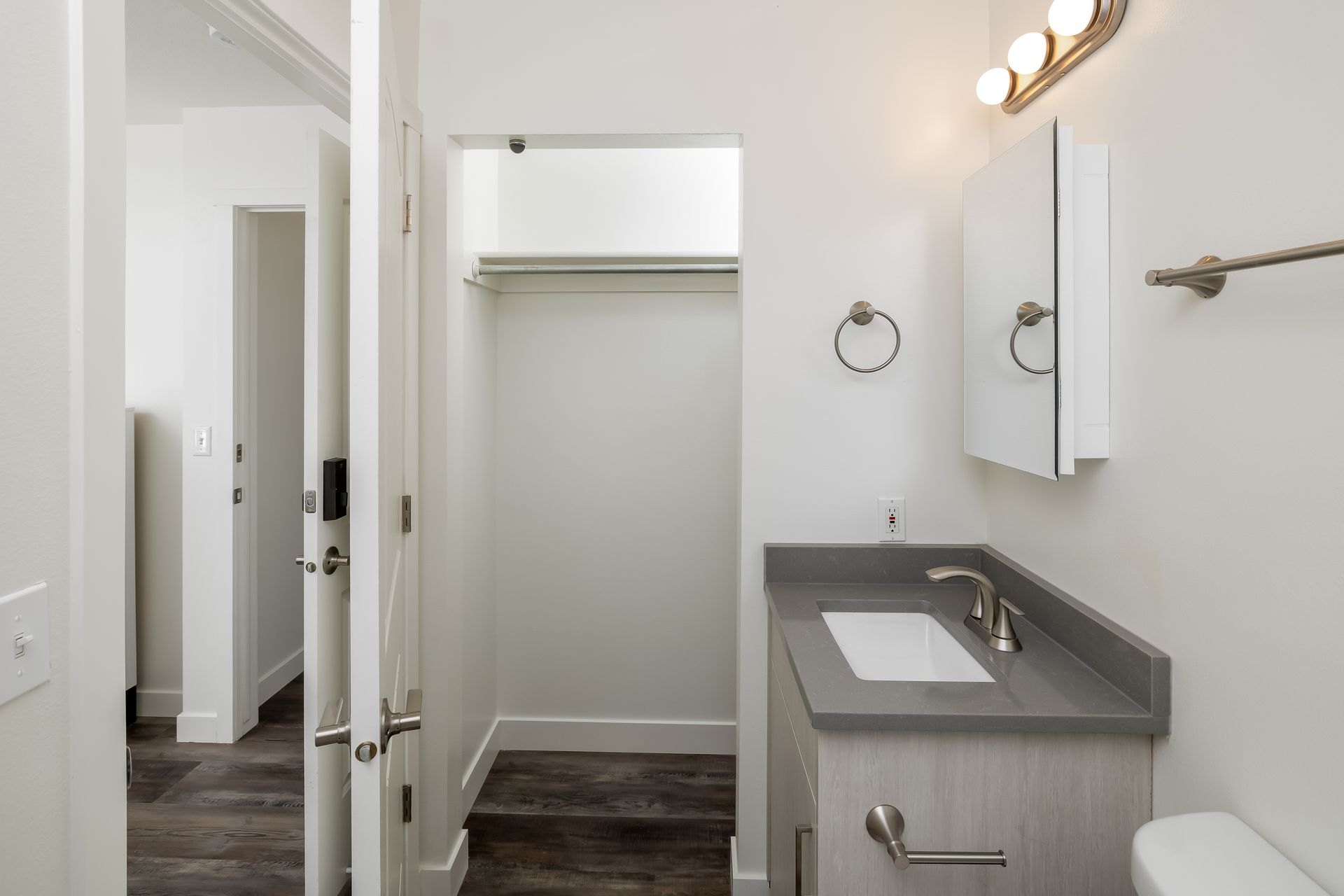Stoneleigh Private Bathroom with Extra Storage
