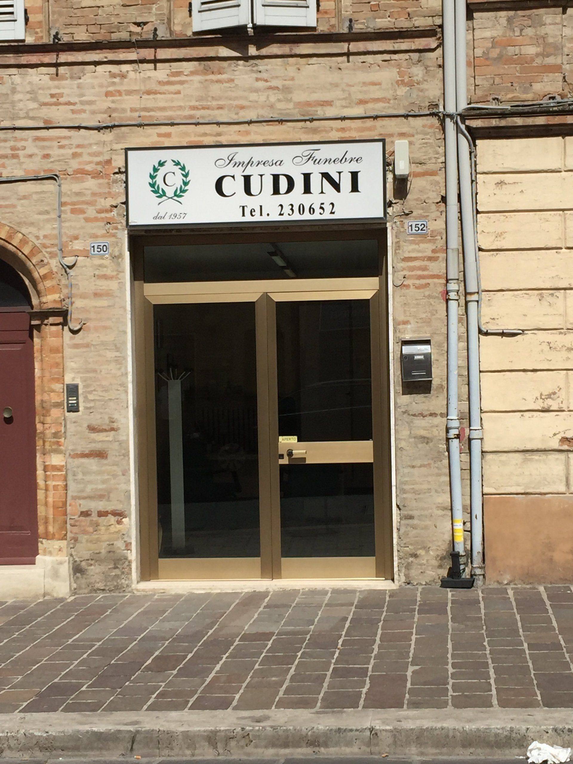 ingresso agenzia funebre