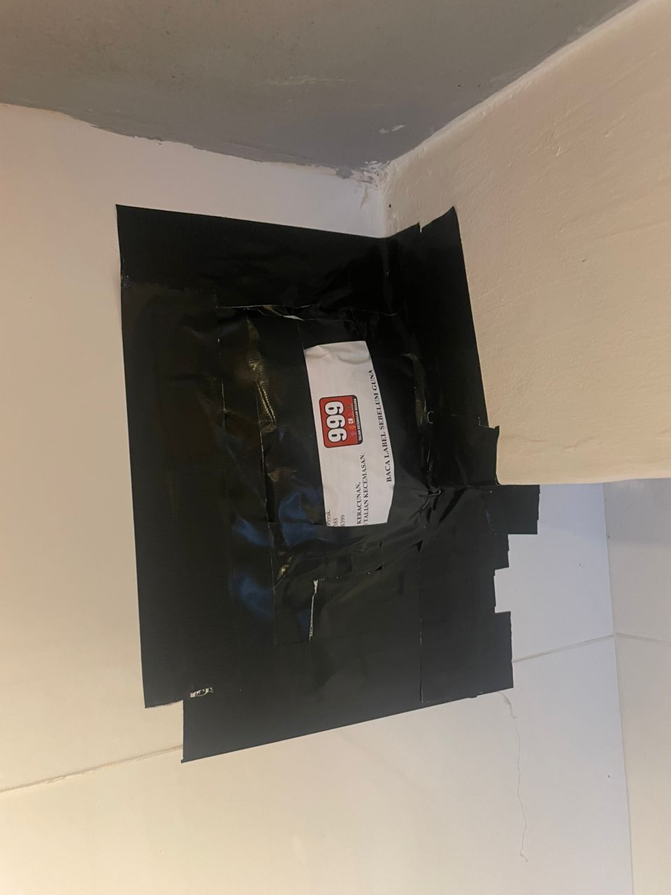 Termite baiting sytem for houses