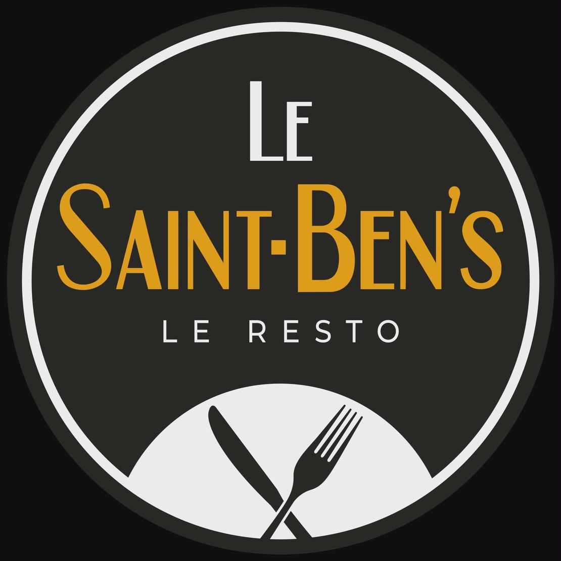 Logo circulaire pour « Le Saint-Ben's Le Resto » avec texte doré sur fond sombre et une icône de couteau et de fourchette en bas.