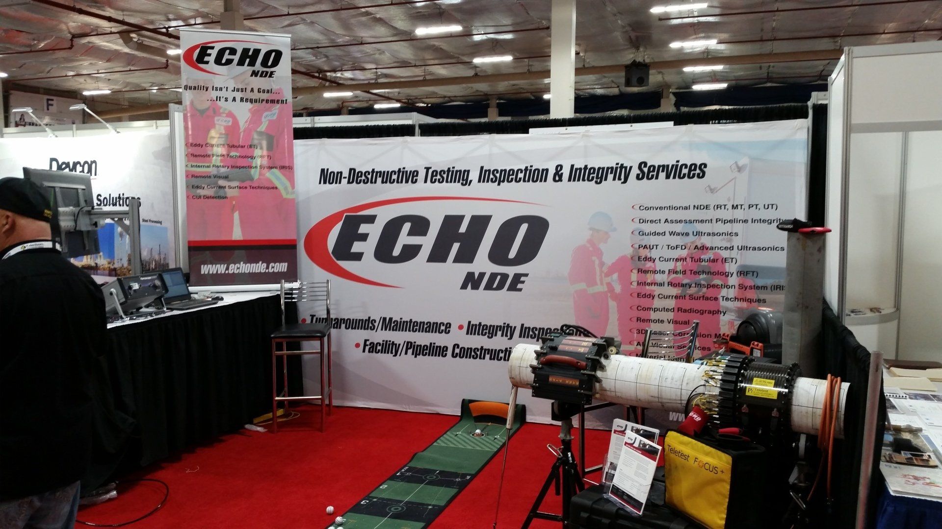 trade-show sign for ECHO NDE in the background