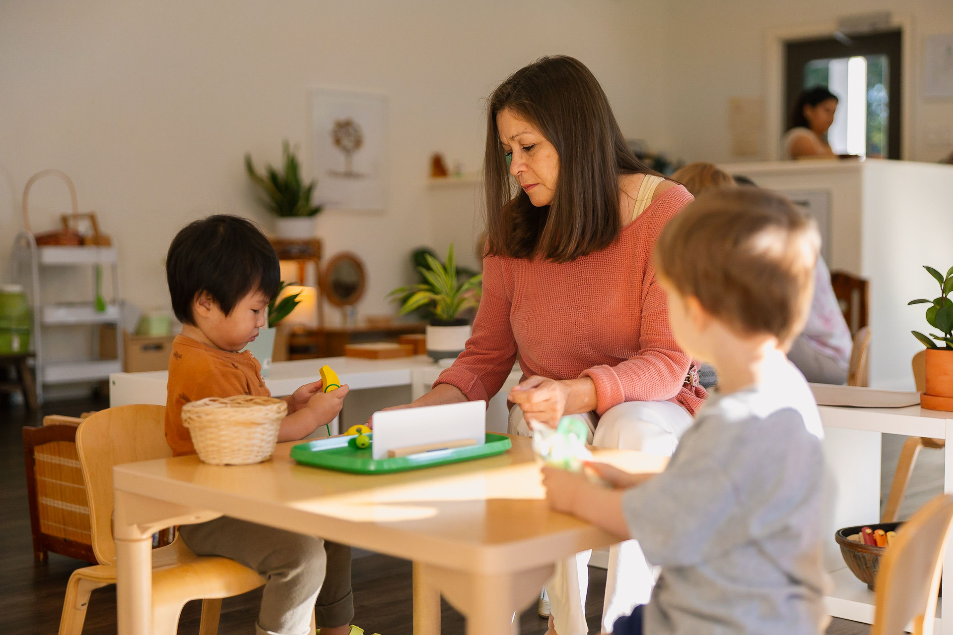 Montessori Myths: Balancing Teacher Guidance & Exploration