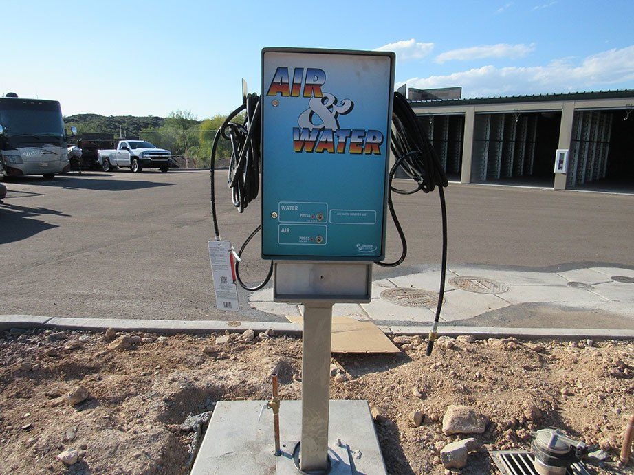 A sign that says air and water on it