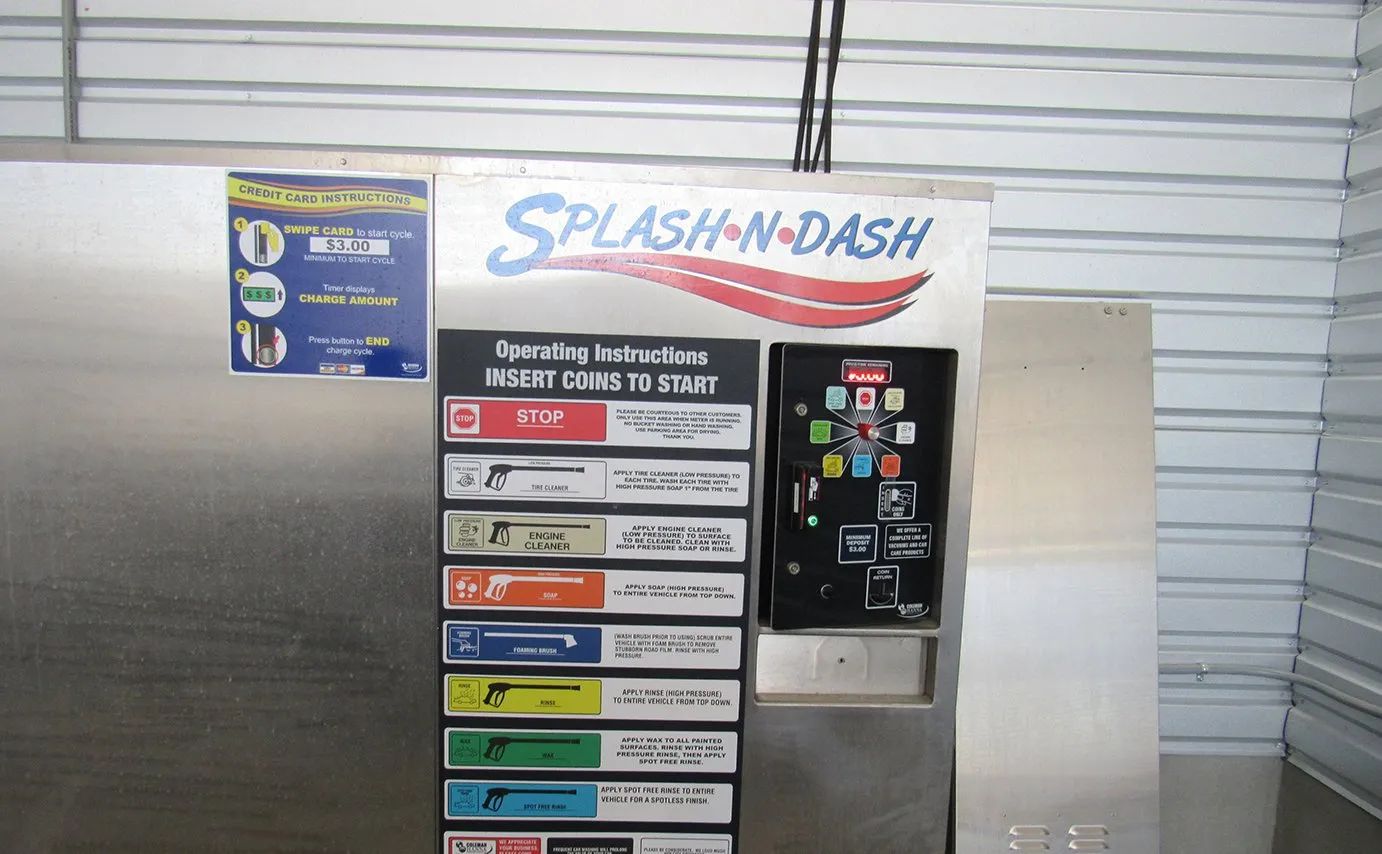 A machine that says splash n dash on it