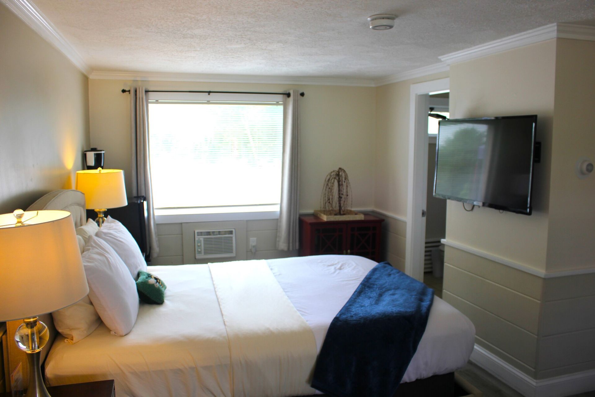 Relaxing Accommodations In North Conway NH Starlight Lodge North Conway   Queen 05 New2 1920w 