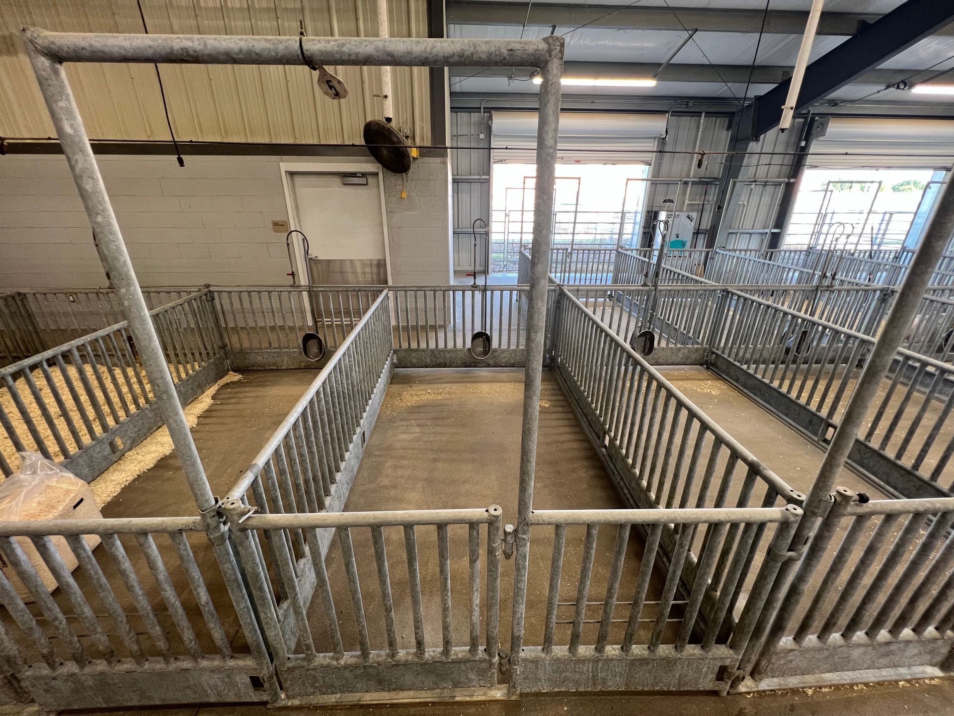 Hot dip galvanized show pens