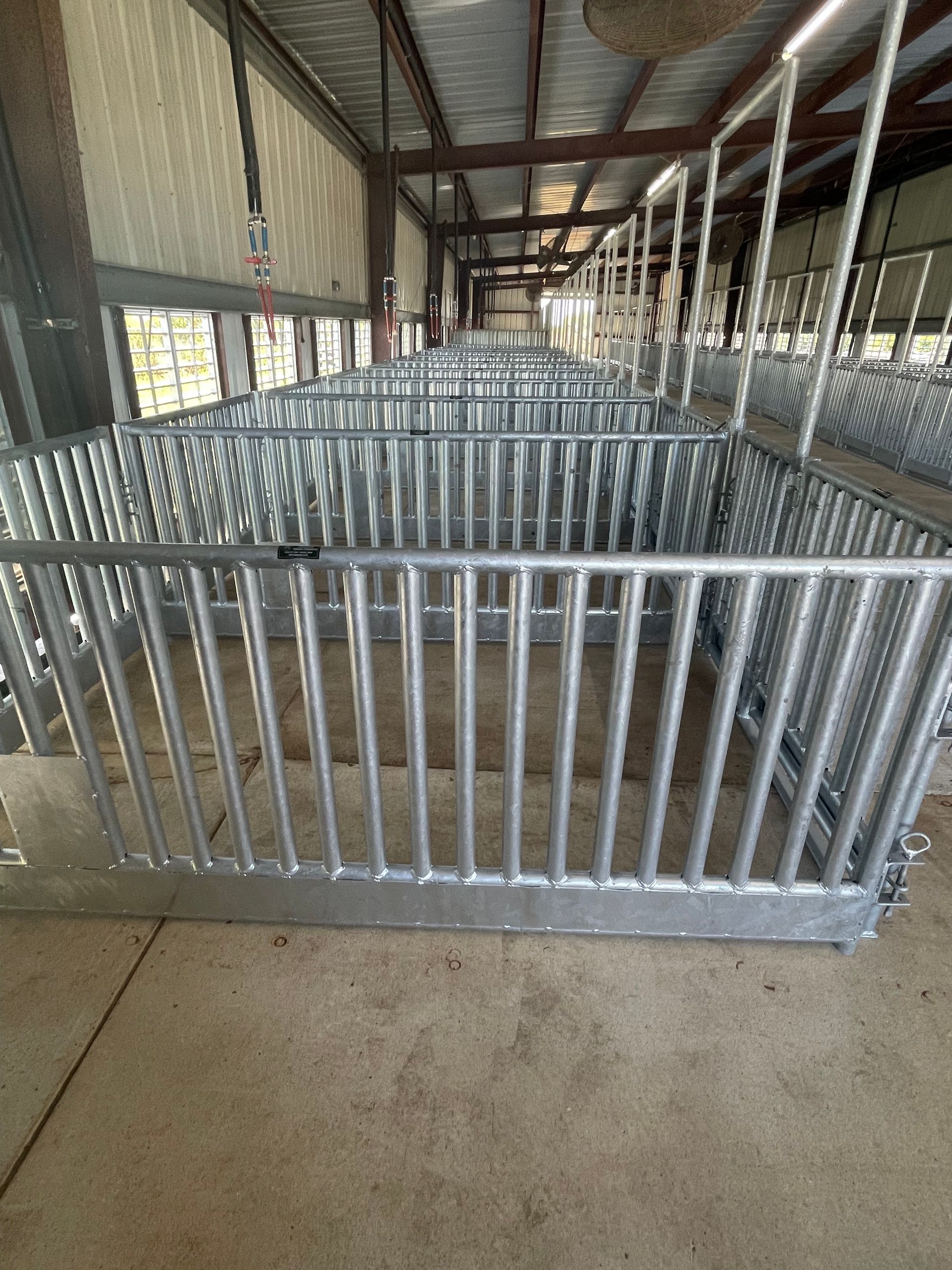 Hot dip galvanized show pens