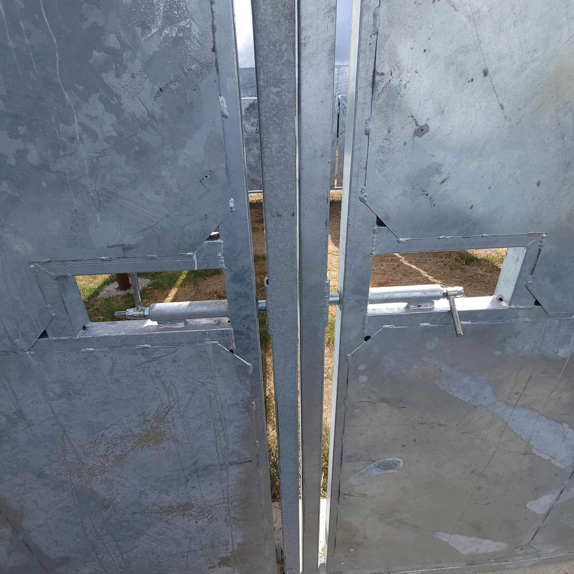 Hot dip galvanized deer pens