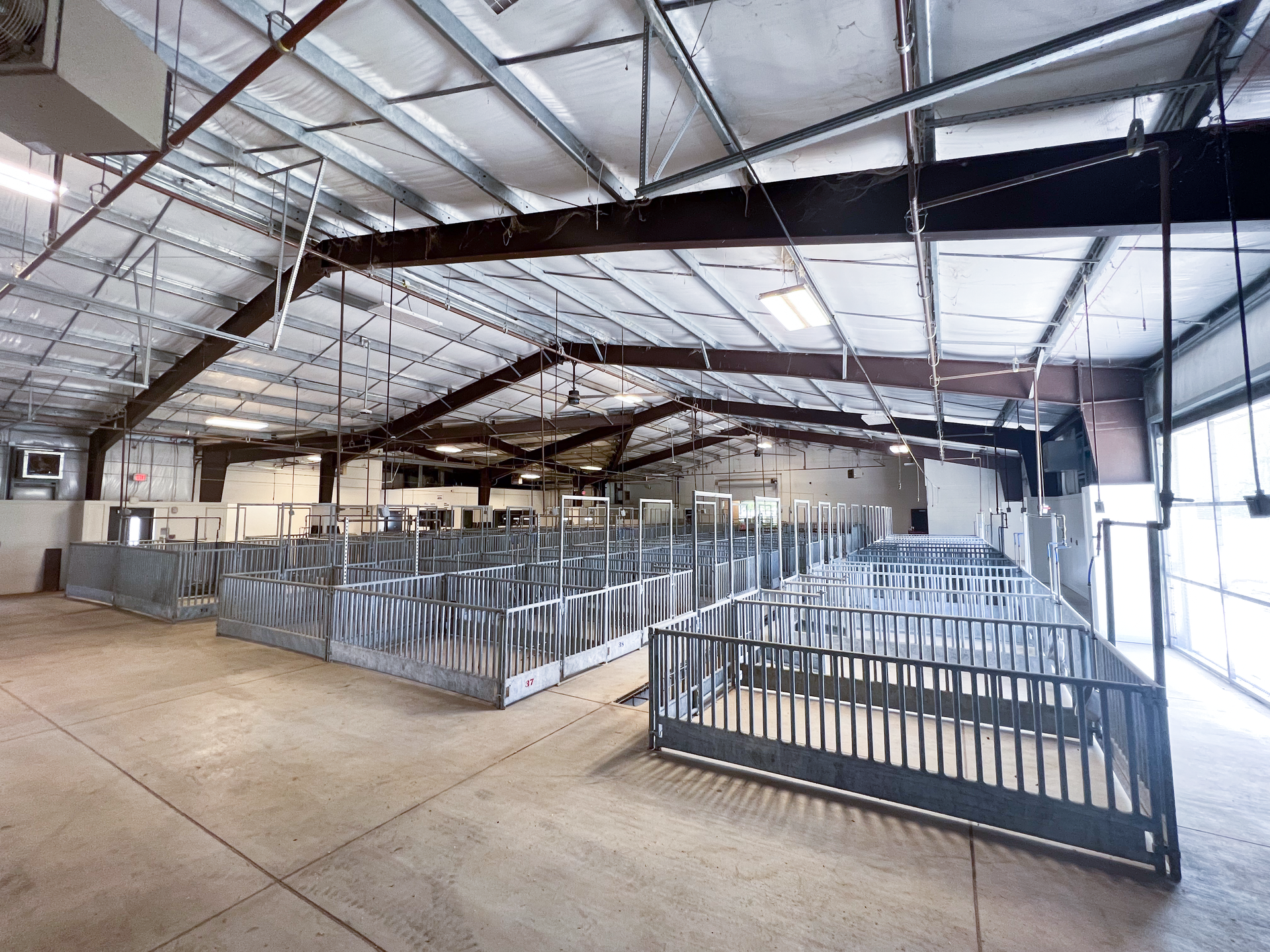 A large building with a lot of fences in it