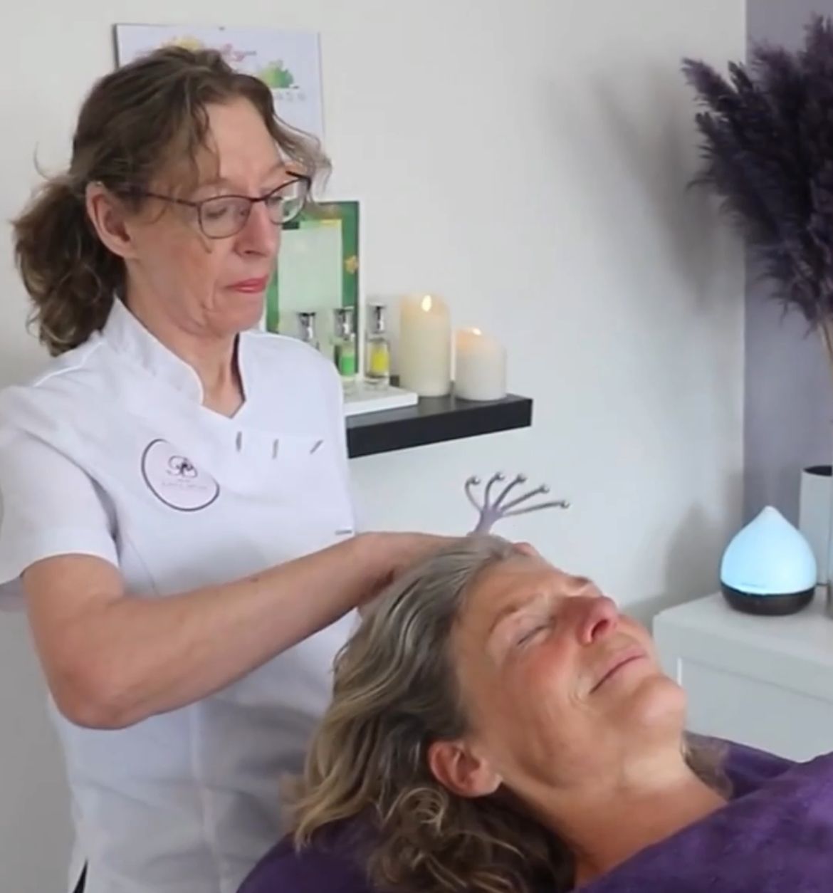 ASMR Hoofdmassage Purple Balance by Celina , Salon Purple Dream