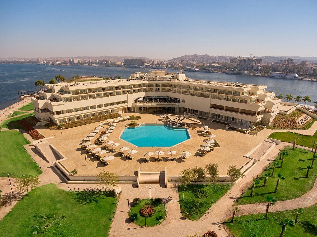 An aerial view of a hotel with a large pool in the middle of it.