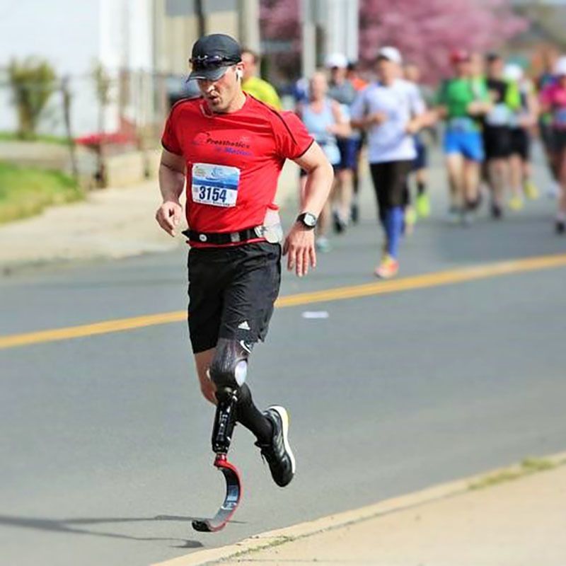 A man with a prosthetic leg is running a marathon.