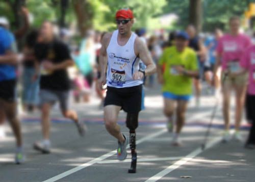 A man with a prosthetic leg is running in a marathon.