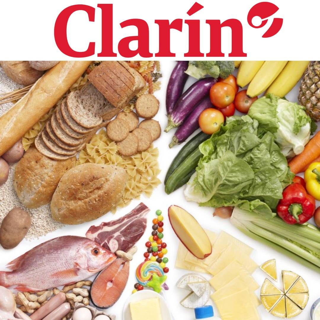 Logotipo de Clarín sobre una colorida selección de productos alimenticios: pan, pescado, verduras, frutas, quesos.