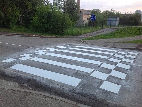 Horizontālo apzīmējumu uzklāšana | Baltic Trailer Service