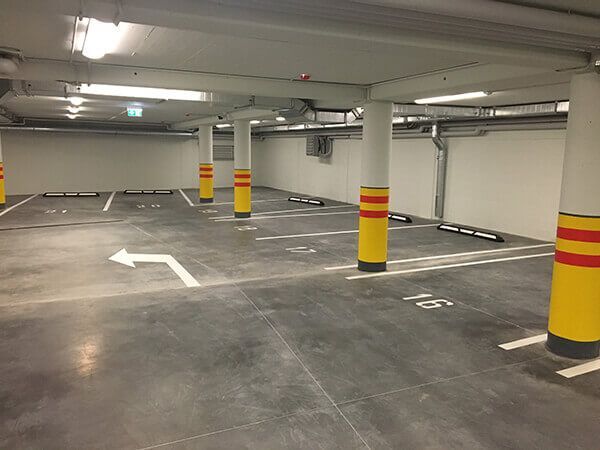 Horizontālo apzīmējumu un labiekārtojuma elementu uzstādīšana- pazemes stāvvietās, noliktavās un industriālās teritorijās