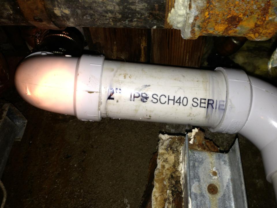 A white pipe with the word sch40 on it