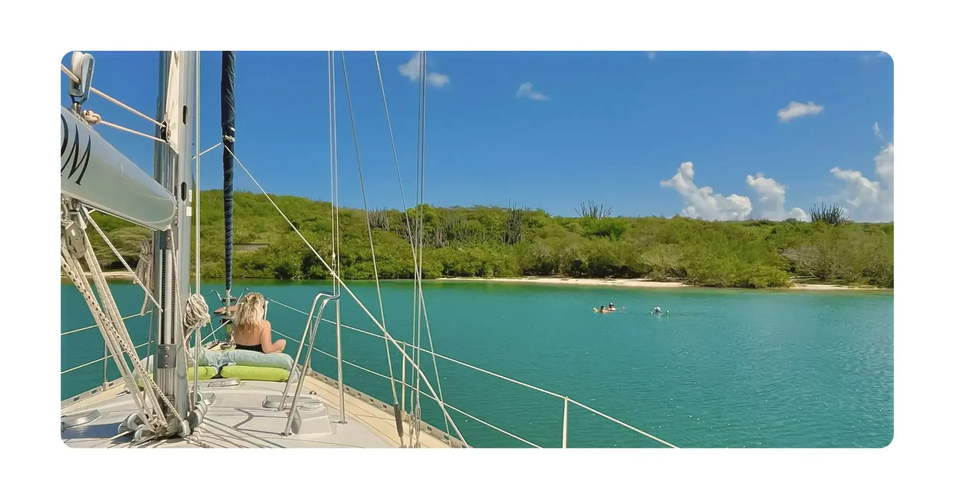 Sailing yacht Galaxie anchored at Fuik Bay for the best snorkeling in Curacao