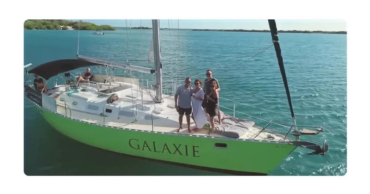 sailboat galaxie anchored in Fuik Bay for the best snorkeling