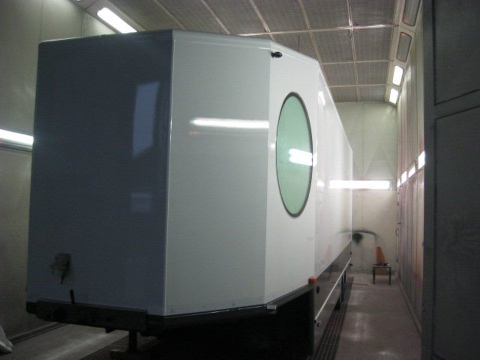 sala per riparazione coperture camion