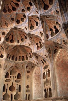 iran ancient acoustic room, isfahan ancient acoustic room ,  isfahan imam mosque , esfahan attractions , esfahan highlights