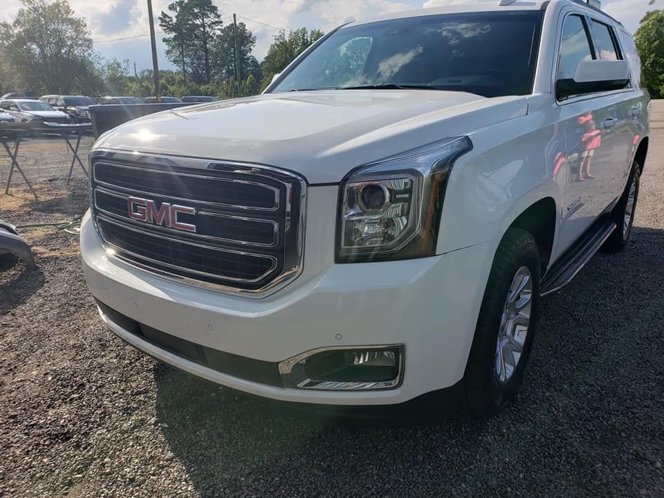 White GMC Yukon