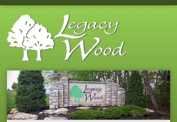 A stone wall with a sign that says ravenwood place