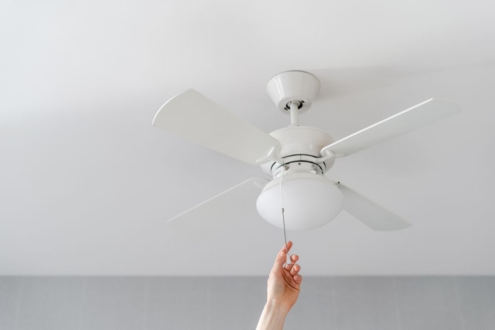 HAND TURNING ON FAN