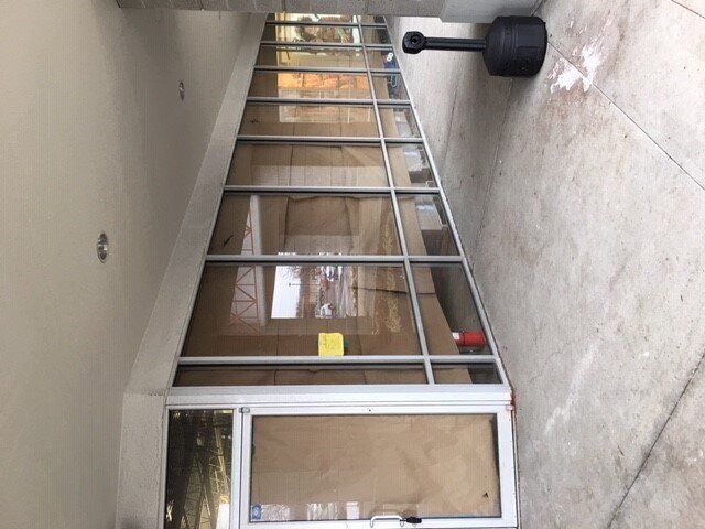 A building with a lot of windows and an ash tray in front of it.