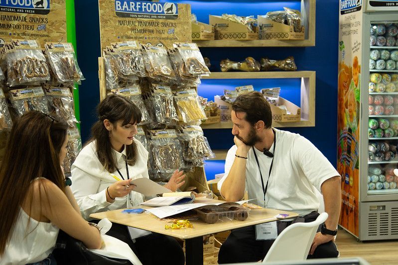 η BARFFOOD αποτελεί τη μοναδική καθετοποιημένη μονάδα παραγωγής στον κλάδο της, εξασφαλίζοντας τον πλήρη έλεγχο της παραγωγικής διαδικασίας από την αρχή έως το τέλος και εγγυώμενη την υψηλότερη ποιότητα σε κάθε στάδιο.